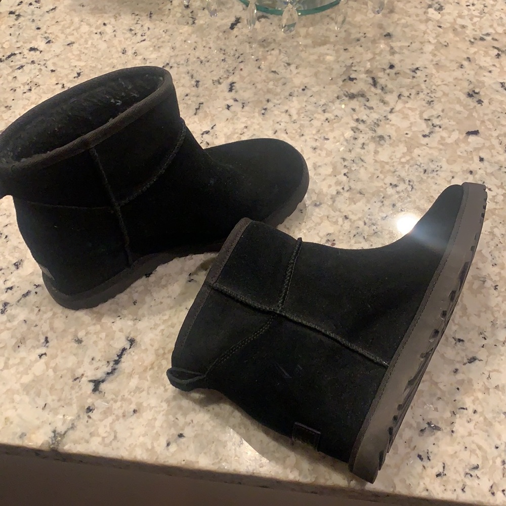 Ugg - Picture 7 of 7